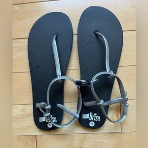 Brisa Black Flip Flops Sz 11- NEW